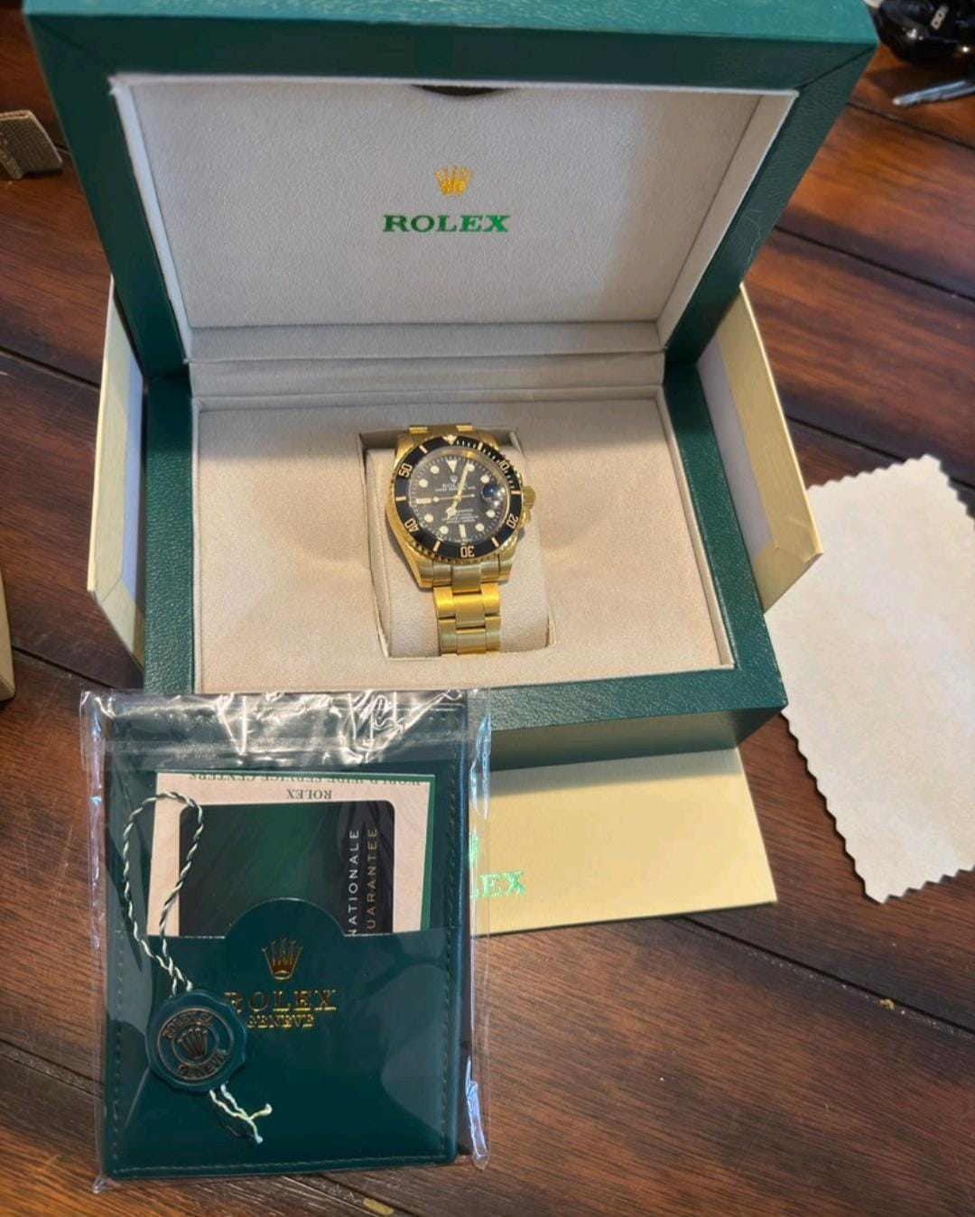Rolex Submariner Date – 18k geelgoud